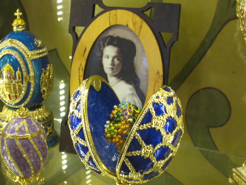 Anastasia and Fabrege Egg2